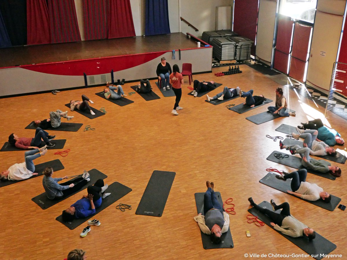 chateau_gontier's tweet image. En cette journée nationale des #aidesadomicile le #CCAS de #ChateauGontier sur Mayenne reçoit une quarantaine de professionnels pour un temps de convivialité, d'échanges, de partage d'expérience et d'ateliers thématiques avec l'ADMR Mayenne et Vivre Adom. #SAAD #JNAD