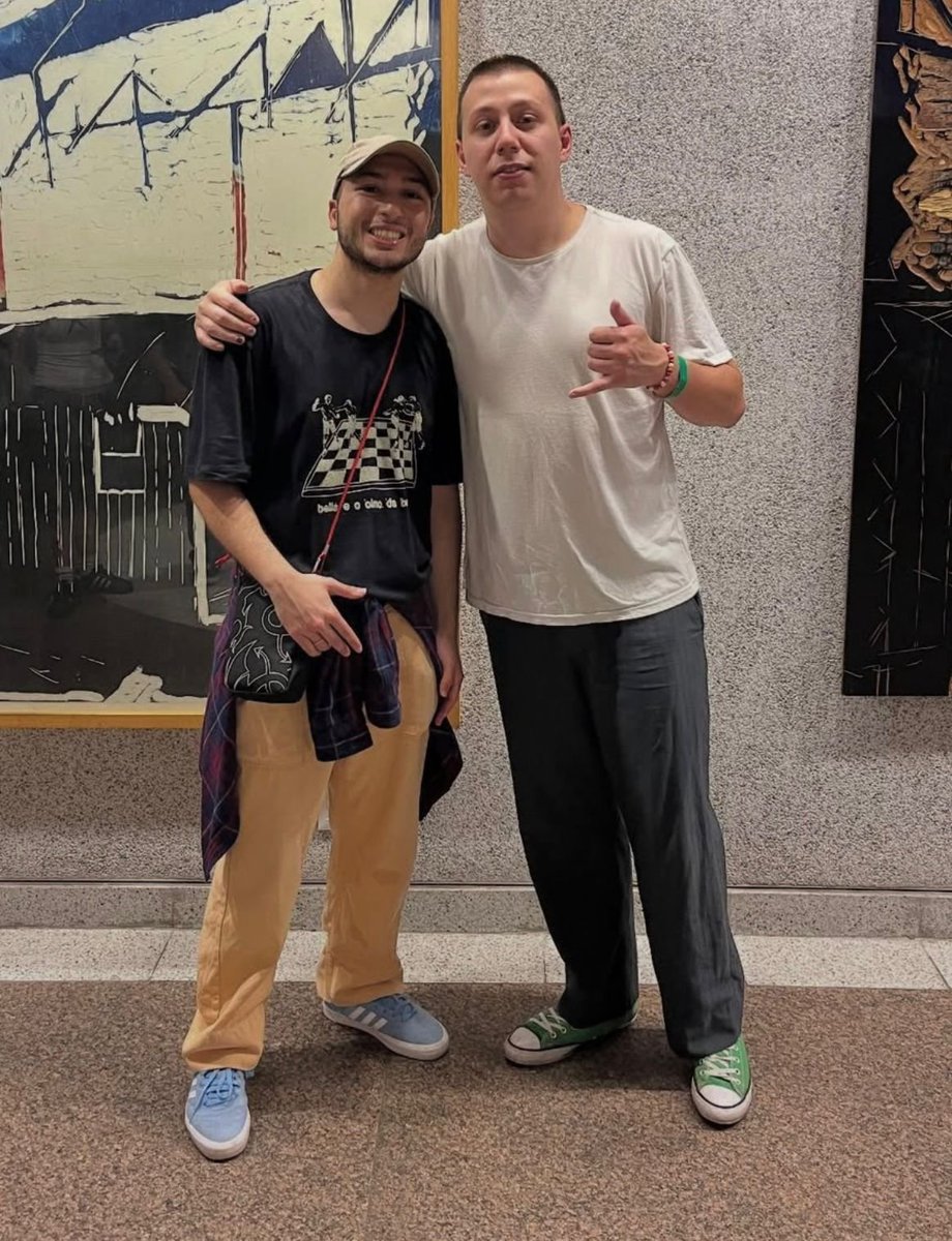 davileon tweet media