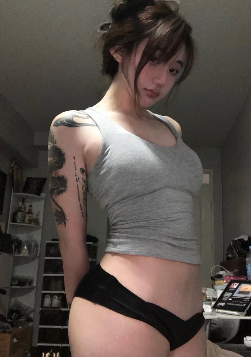 _HrnyLiL tweet media