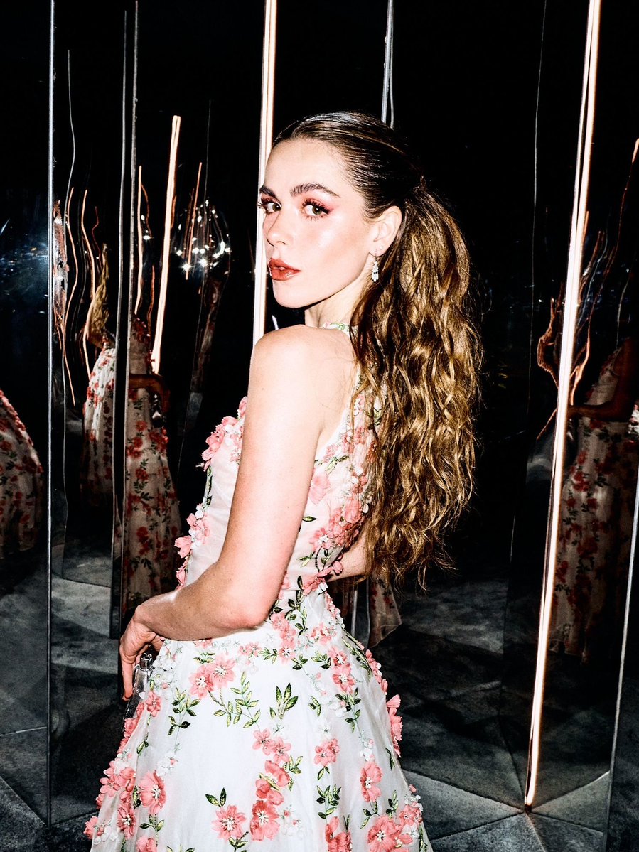 best of kiernan shipka tweet media