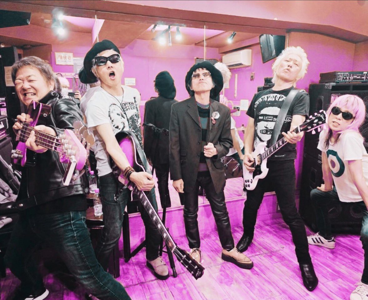 NEVERTRUST tweet media