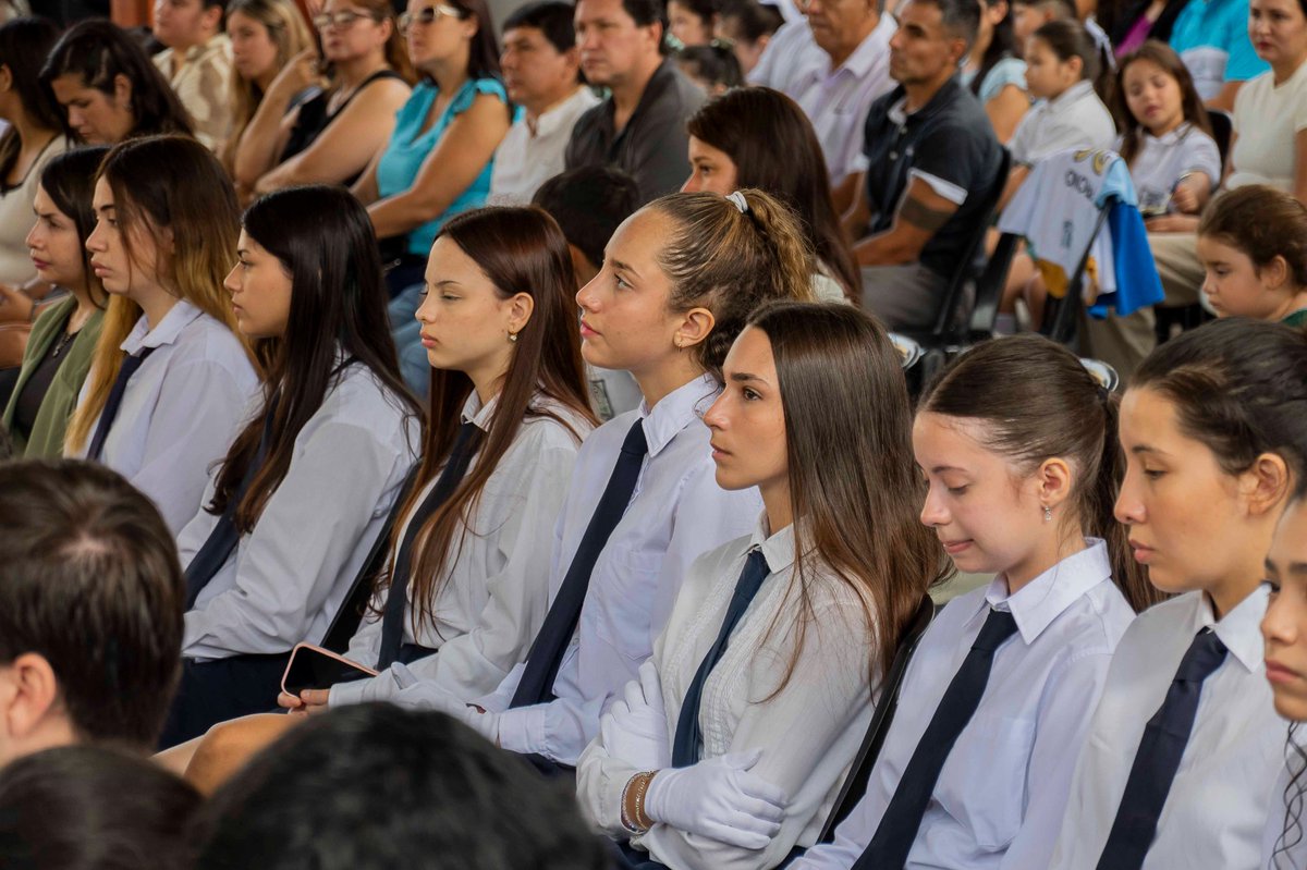 En una jornada colmada de recuerdos y alegría, estudiantes👧🧒, docentes y familias de la Escuela Primaria y Jardín Anexo “Santo Domingo Savio”🏫 junto a autoridades ministeriales, celebraron sus Bodas de Oro🎉.