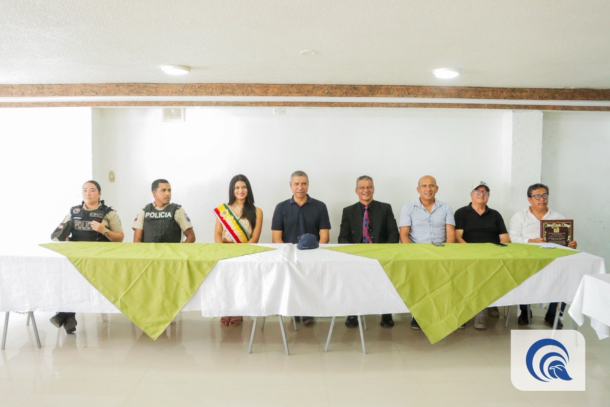 RonalMorenoRC5's tweet photo. El alcalde Ronal Moreno participó en la entrega de credenciales a comunicadores sociales de la región en la parroquia La Unión, reconociendo la importante labor del periodismo como pilar para informar a la ciudadanía y fortalecer la democracia.
#RonalMoreno https://t.co/3aKF5JO9l1