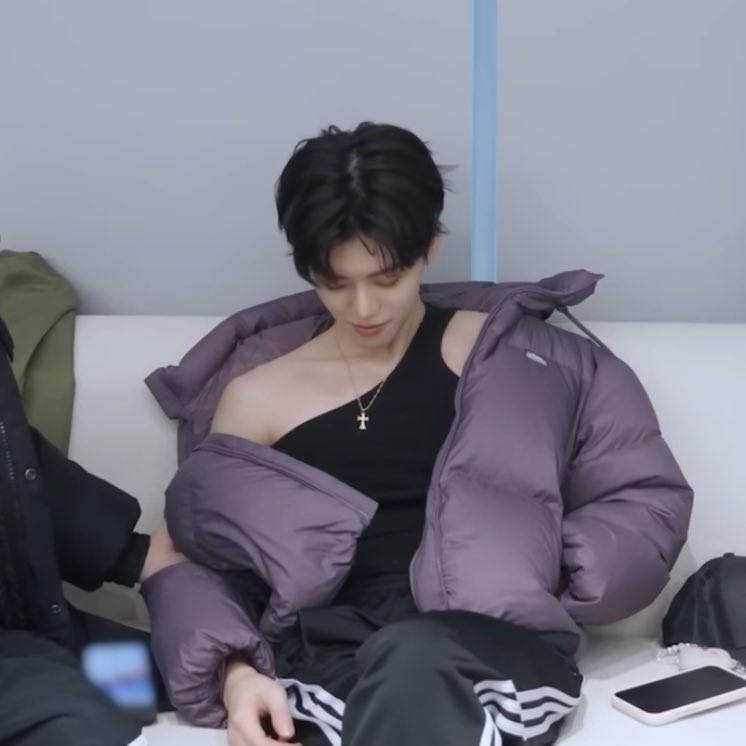 李J tweet media
