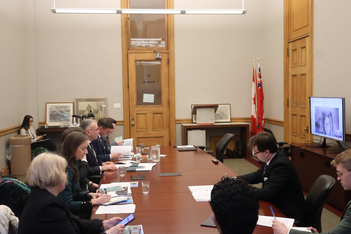 Lisa Thompson tweet media