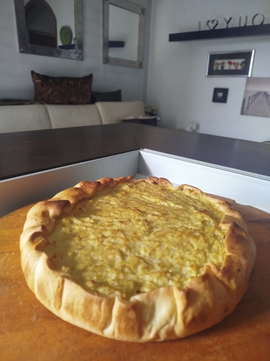 TORTA SALATA AL CAVOLFIORE 
appena sfornata 😋