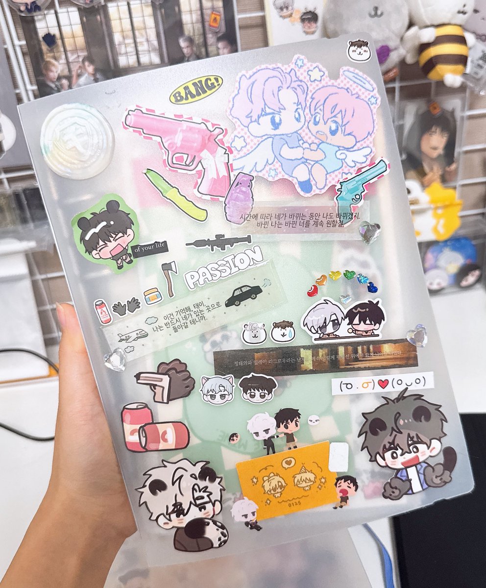 제 빠쑝 스티커 바인더 봐주세요ㅎㅎ 좀 오래돼서 여기저기 뜯기긴 했는데....