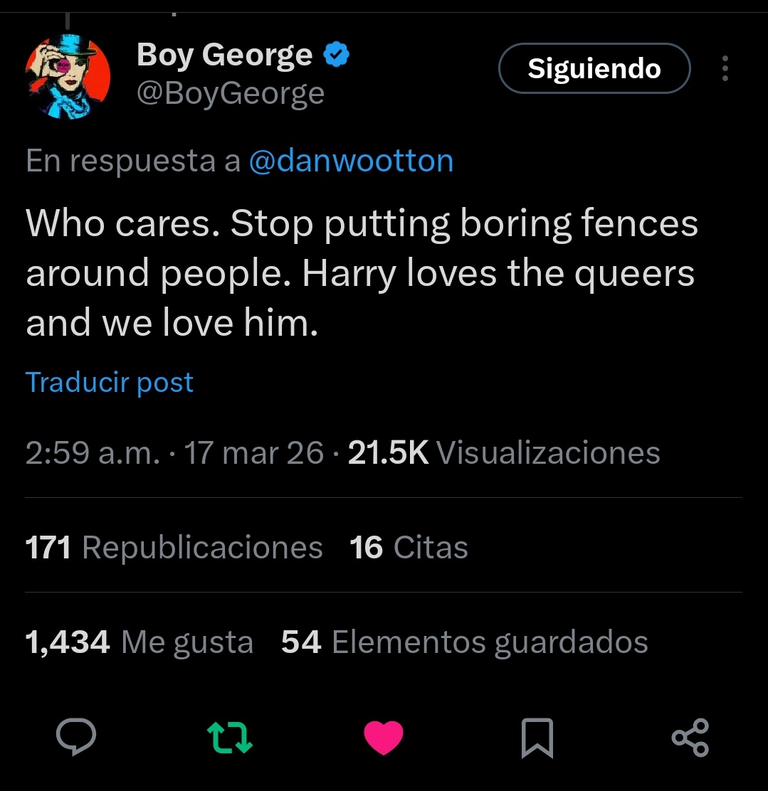 funkrryy's tweet photo. Boy George, icono lgbtq defendiendo a Harry y a capa y espada en twitter, cuando nadie olvida que en 2013 tuvo una disputa con 1dead pero hizo incapie, que el único educado de ahi era, Harry Styles. Nada, solo el respaldo del grande. https://t.co/dlwPJF7LwP