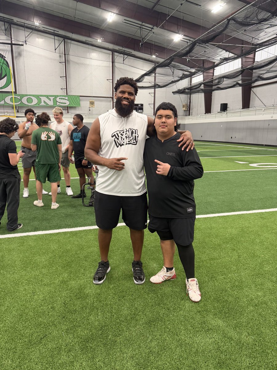 Brandon Cadena OL/DL 6ft 280 2029🏈⭐️ tweet media