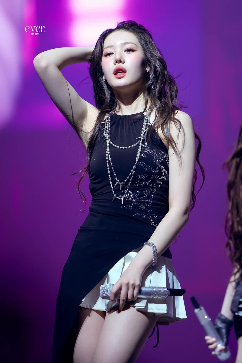 hourly rora tweet media