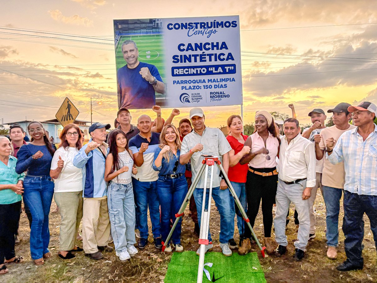 RonalMorenoRC5's tweet photo. Se inicia la construcción de la cancha sintética en el recinto La T, Malimpia: un espacio de mil metros cuadrados con cerramiento, graderíos, áreas verdes, iluminación y drenaje, pensado para el deporte y la unión de las familias, cumpliendo el compromiso con la comunidad. https://t.co/VHC3OSdAYl