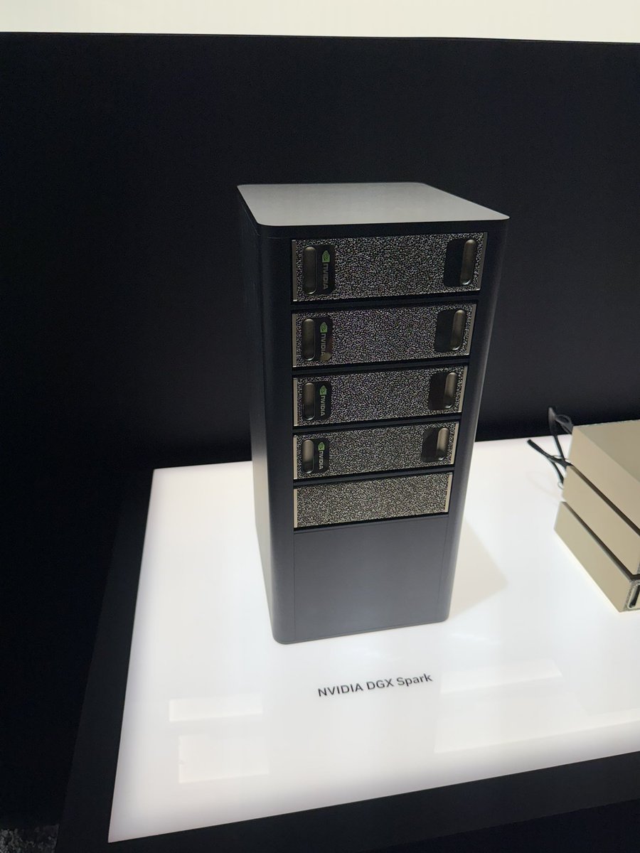 Alex Ziskind tweet media