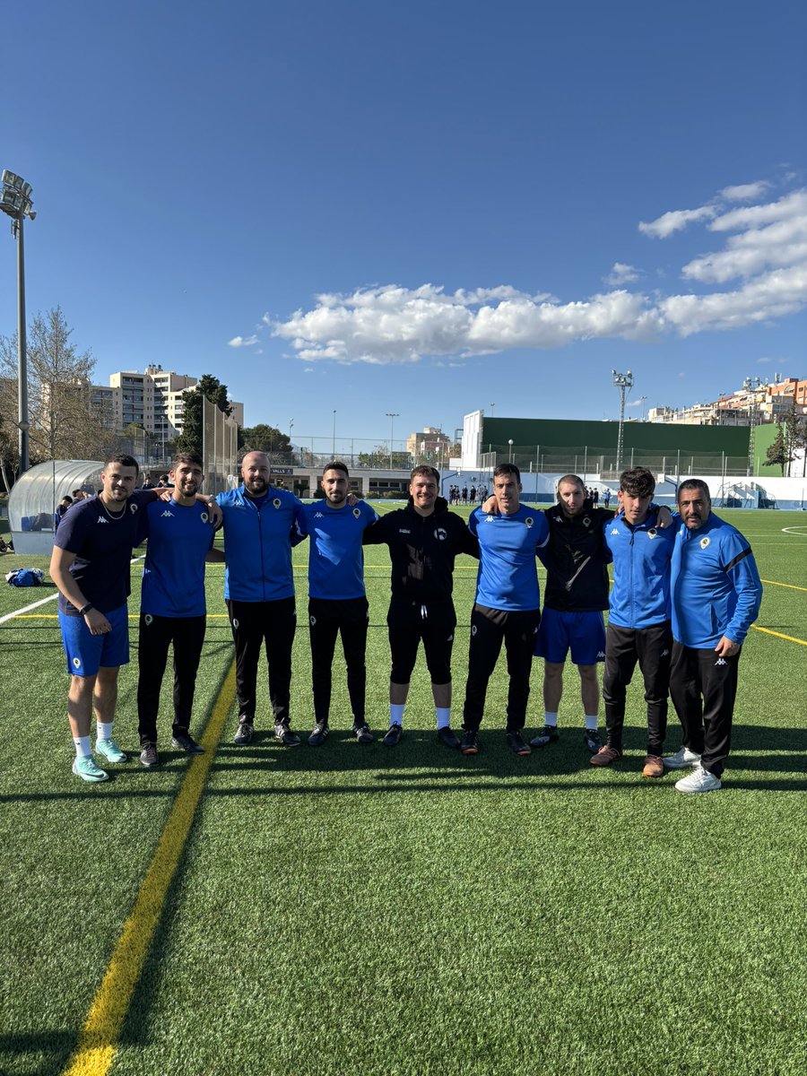 karasinskii_'s tweet photo. Tygodniowy staż w zespole Hercules CF U19 za mną. Świetny i merytoryczny czas w gronie fantastycznych ludzi. Obserwacja hiszpańskiej ligi u19 w meczach z Rodą oraz Villarealem, udział w treningach, odprawach oraz mecz derbowy pierwszego zespołu z Realem Murcia. Macho Hercules💙🤍 https://t.co/RxIoWcjP2n