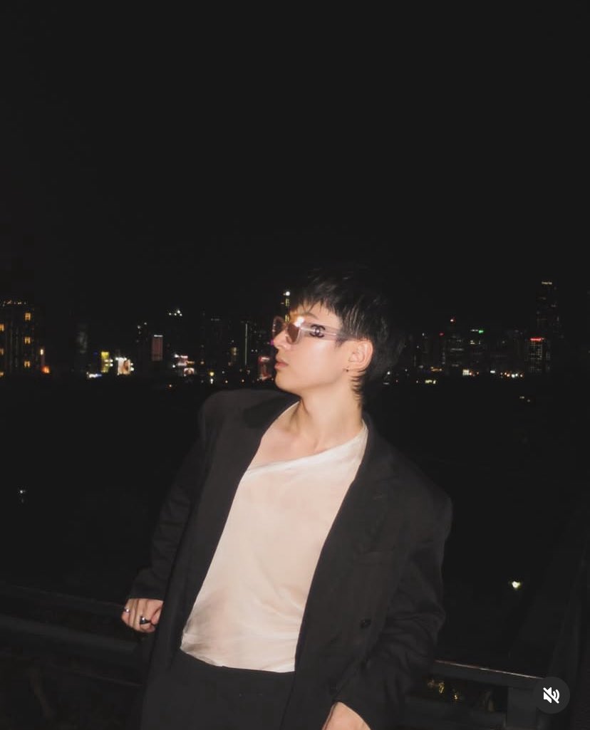 s, plinth. tweet media