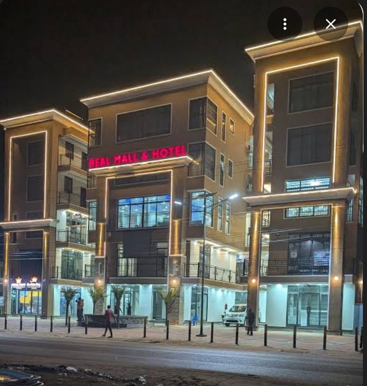 mc_jimmo's tweet photo. @NakabaaleMarkT @Nabimara_Paul @sironyeka @AdeyemiTech @Anamugarura @andrew_mug50056 @andrew_vibes @ArenQualified @arojinle1 @Aspolloatuheire I stay in arua uganda I have a Beal mall hotel 🏩 https://t.co/hmyyobsD7w