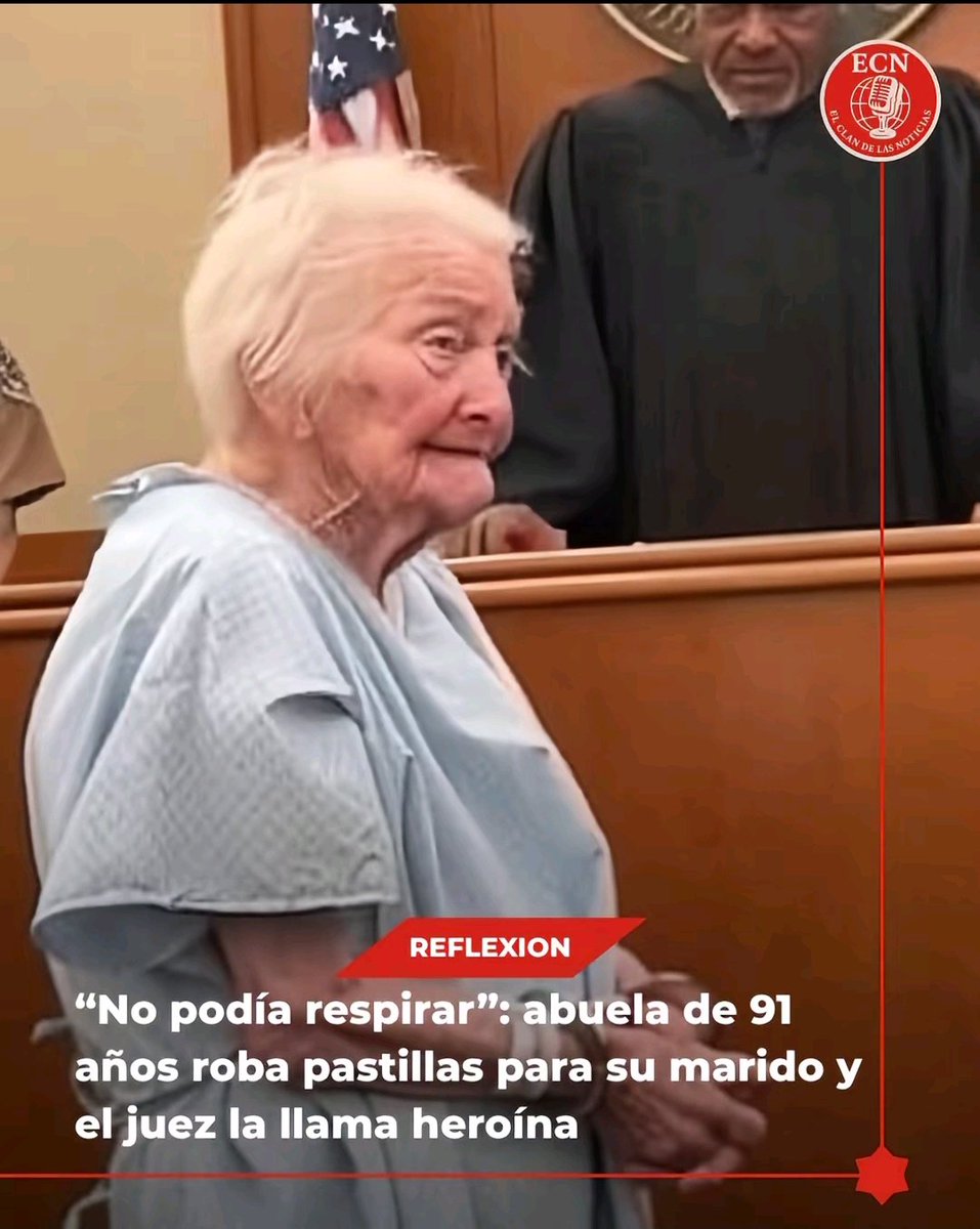 Ella se quedó allí con una delgada bata de hospital, sus muñecas temblando esposadas.
Noventa y un años. Arrestada por robo grave.
El juez Marcus la miró, sin palabras. Esto no era lo que se suponía que tenía que ver la justicia.
Su nombre era Helen Miller. Durante sesenta y