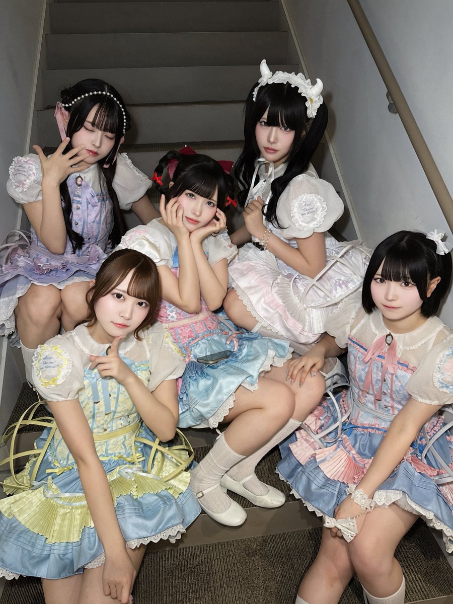 chum_toto's tweet photo. 💙プレゼントキャンペーン✖️
#ChumToto 2MAN LIVE #ごあいちゃむツアー 開催記念❣️
⁡
VVSiS(@VVSiS_Official)さん×ChumToto(@chum_toto)
2組のコラボチェキを
抽選で 3名様にプレゼント！🩰♪
⁡
① 各グループの公式アカウントをフォロー
② この投稿をRP（リポスト）
⁡
🕰️応募期限：公演日1週間後23:59
💌当選者にはDMでご連絡いたします。
📣前回分の当選者様にはご連絡をさせていただいております。DMをご覧ください。
#チャムトト