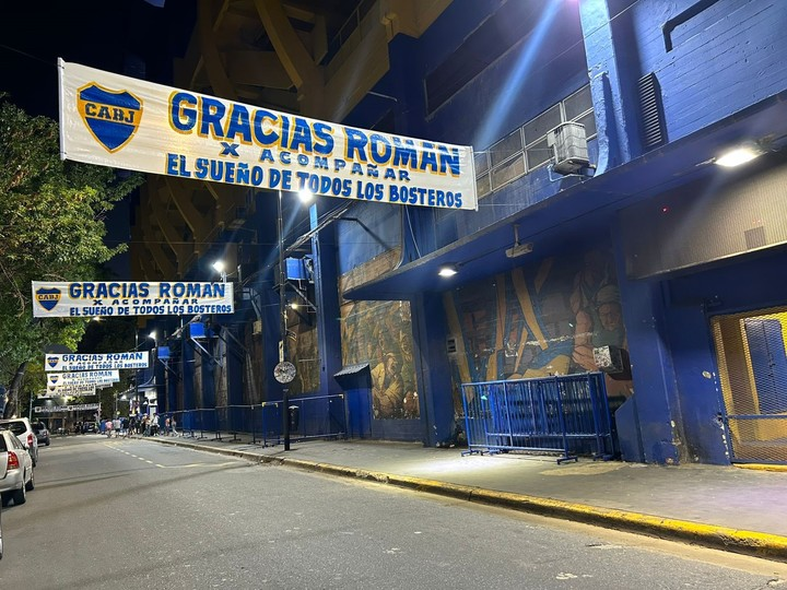 soykoli's tweet image. Aparecieron pasacalles enfrente de @InfoCNRT, exigiendo la habilitación para la AMPLIACIÓN en la #Bombonera.

En los últimos 5 días aparecieron 3 pasacalles diferentes por esta cuestión. El miércoles contra San Lorenzo y el domingo, ambos en los alrededores de la Bombonera.