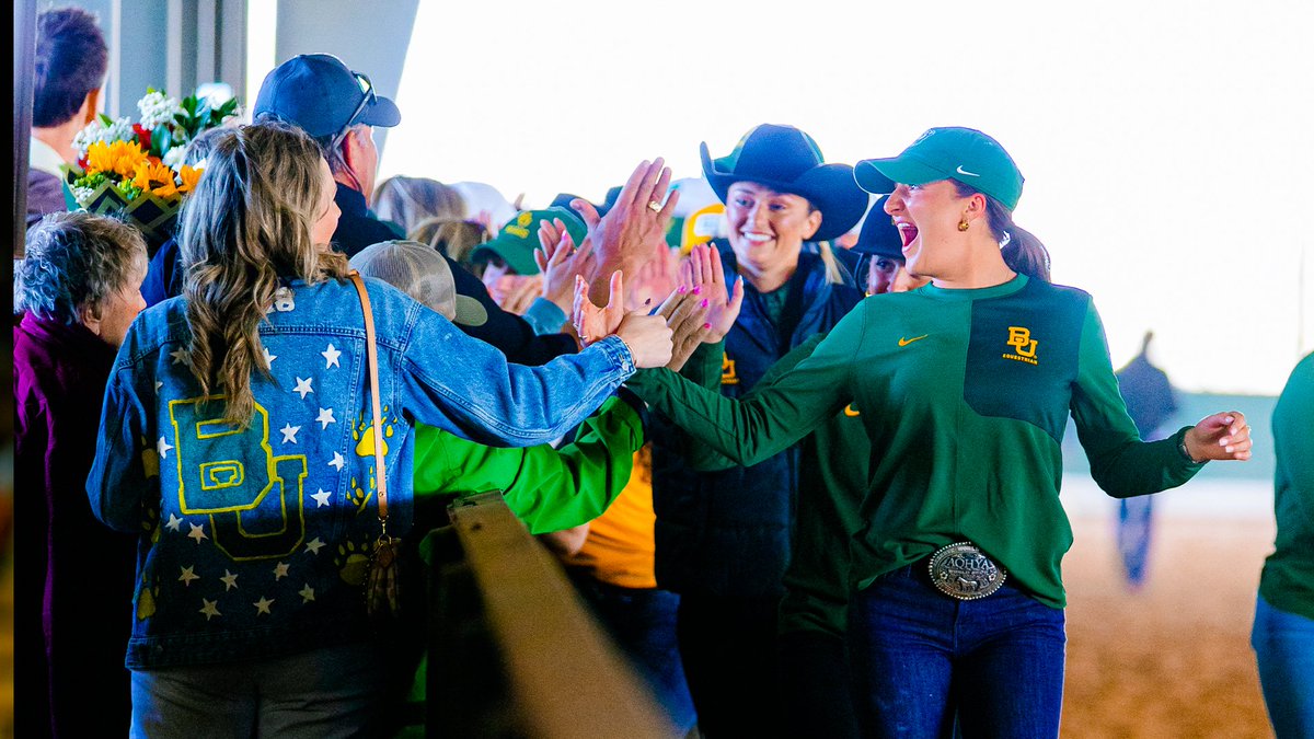BaylorAthletics's tweet photo. It's always a good day to wear green 🐻🍀

🟢 @BaylorMGolf 
🟢 @BaylorWTennis 
🟢 @BUFootball 
🟢 @BaylorEQ 

#SicEm https://t.co/C9kH4lhxfP