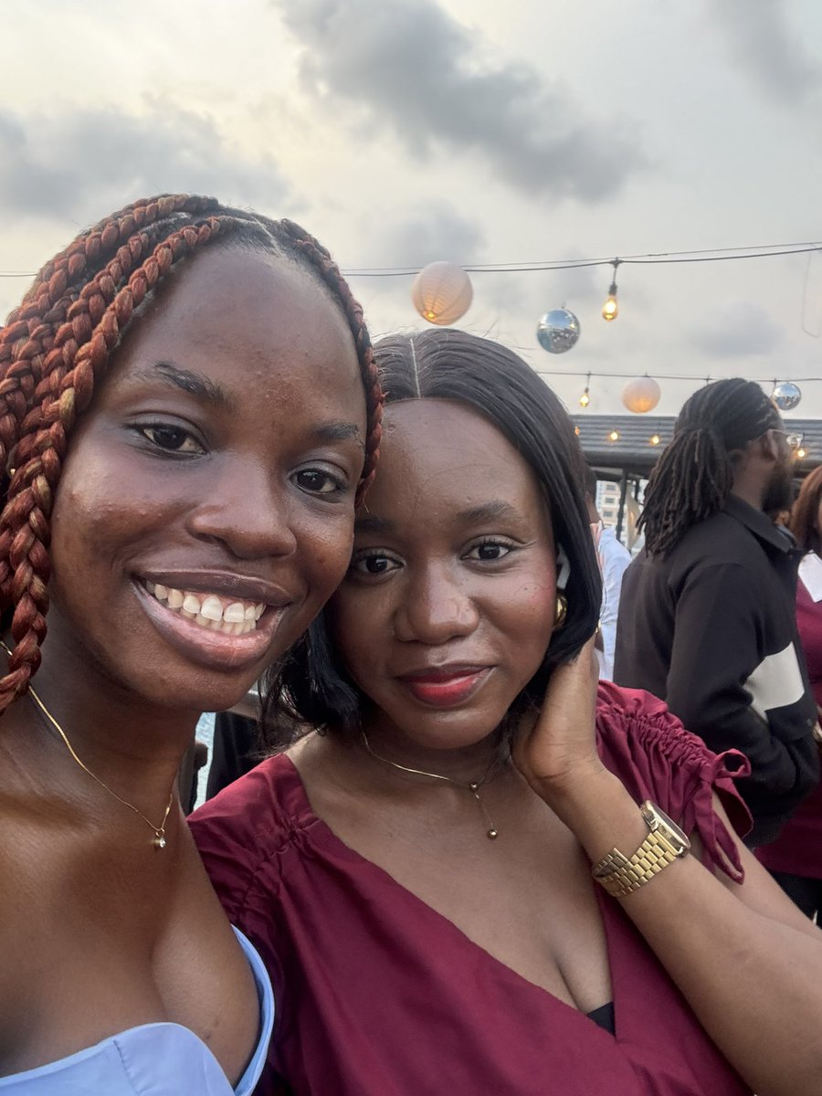 MediaMart_Girl's tweet photo. Moment mixer was amazing too by the way, I met these beautiful people 🥰🥰🥳🥳 https://t.co/eYafUfh2Gh