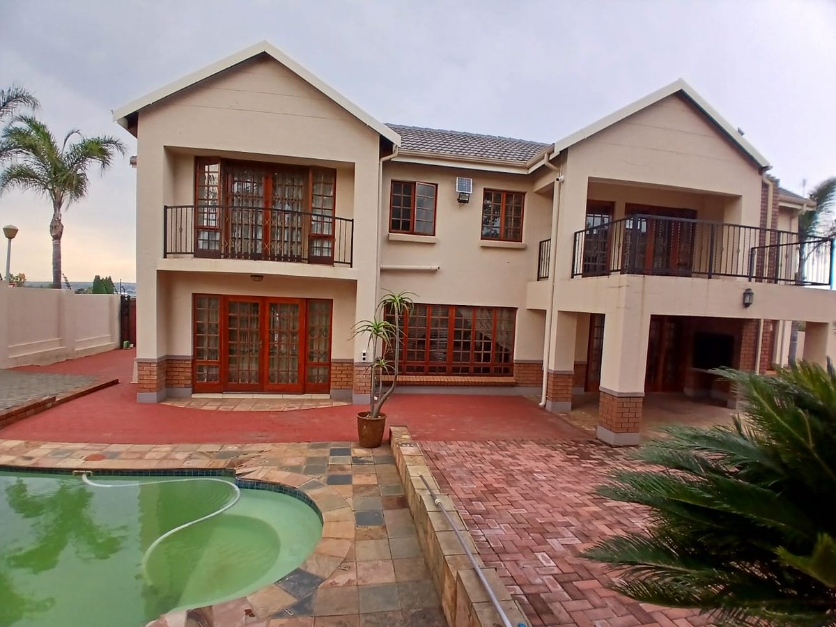AndradeProperty's tweet photo. Luxury 5-Bedroom Family Home | Prime Location for sale in Die Hoewes in Centurion for R 3 050 000.

https://t.co/tfIPCucSlF
To arrange a viewing, please contact Walter from Andrade Properties on 082 797 2855 https://t.co/5Gchn4SkEG