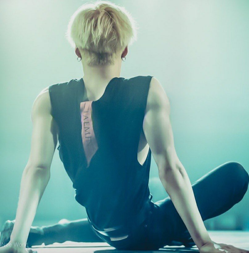 Behind Taemin tweet media