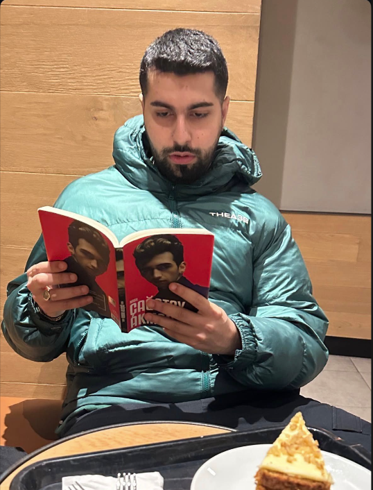 cgtyakmn's tweet photo. kitap çıkar kesin okurlar kanka diyen arkadaşım https://t.co/ih18LlThpK