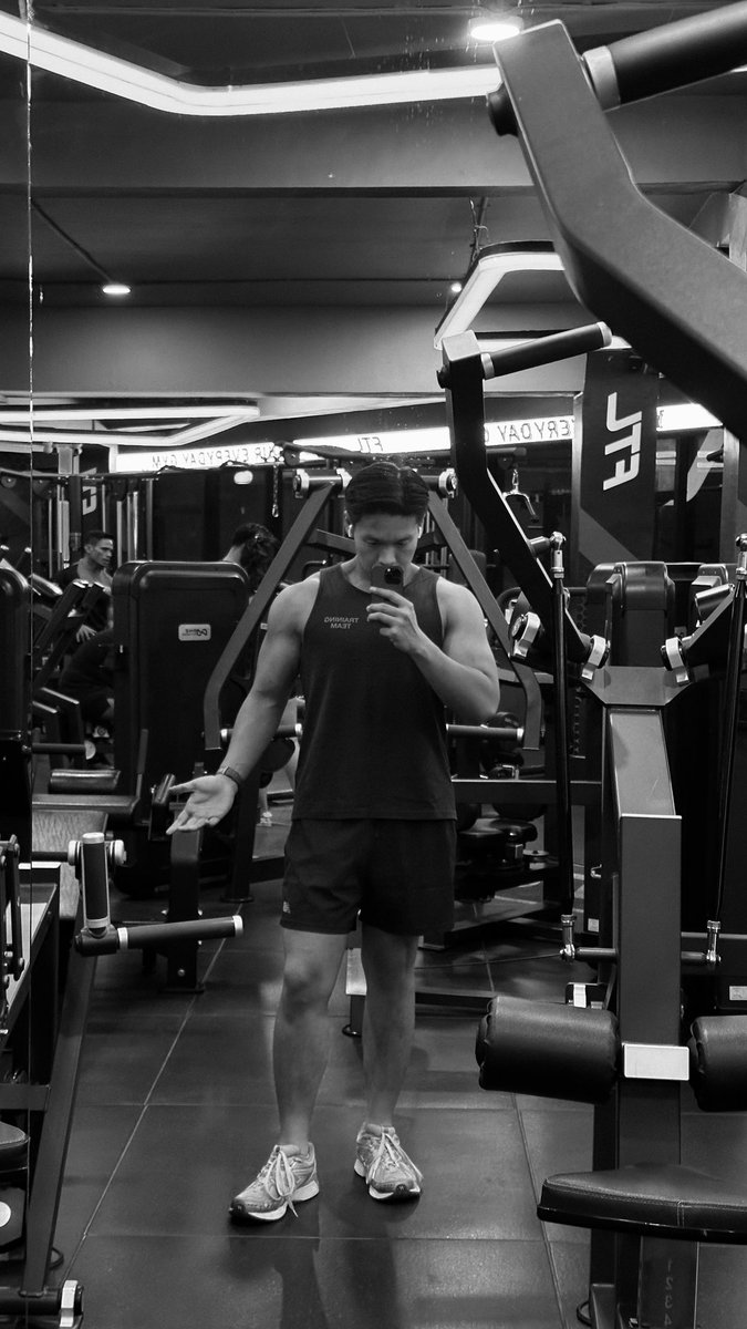 โยคาพรามูลา tweet media