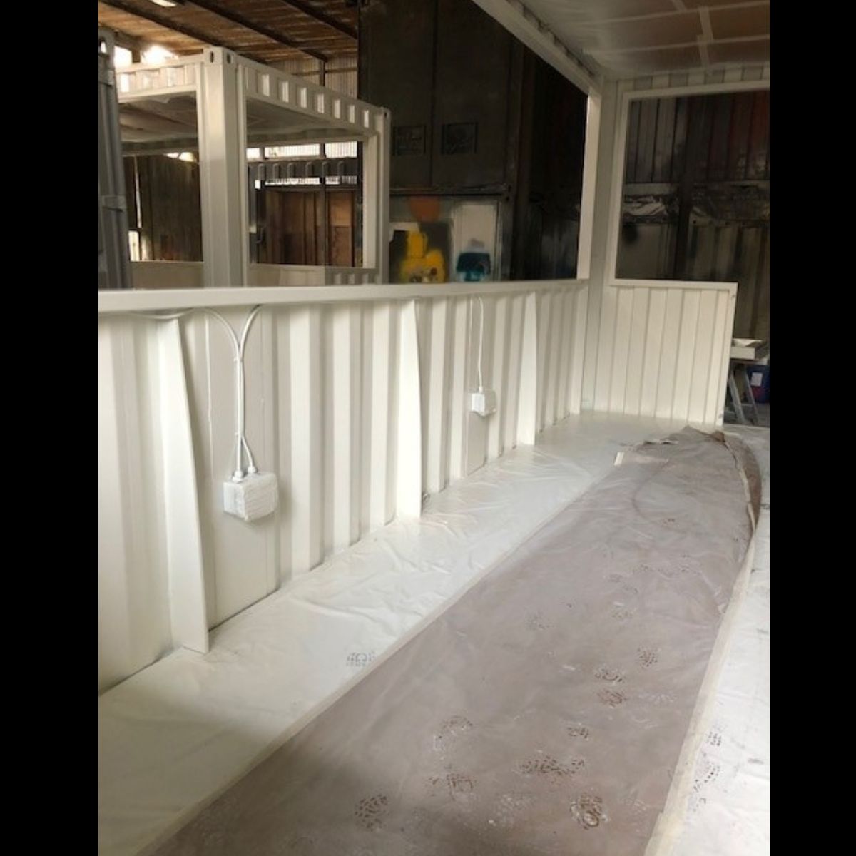 ContainerConve's tweet photo. Container finishing stage.
• Surface preparation
• Protective coatings
• Custom colour finishes
Built to specification.
https://t.co/uULLf5mcUw
#BrandActivation #ShippingContainerConversions #ConvertedContainers https://t.co/qWc0TyRRSp