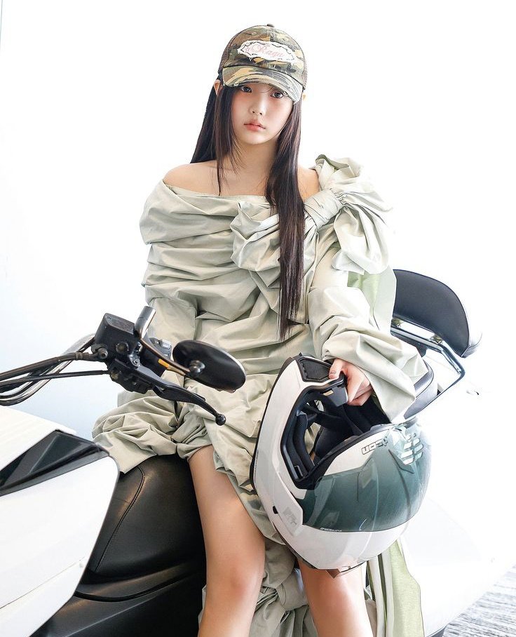 ⠀⠀⠀ 
𝗜𝗡𝗦𝗧𝗔𝗚𝗥𝗔𝗠 𝗨𝗣𝗗𝗔𝗧𝗘
——————
𝐀𝐰𝐚𝐧𝐚𝐫𝐚𝐩𝐥𝐢𝐞́  posted a photo—

🏍.... 🏍.... 

❤ 1,7K 💬 387  🔗 687

⠀⠀⠀