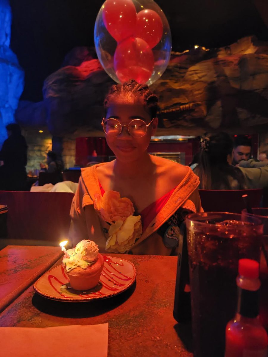 T-Rex Cafe tweet media