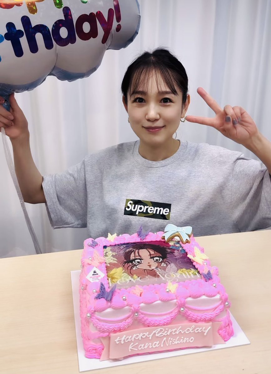 niji2231822's tweet image. お誕生日おめでとうございます🎊🎂
そして「Special Live "Christmas Magic"」ライブBlu-ray &amp;amp; DVDリリースおめでとう🎊
 #西野カナ誕生祭
 #いつまでも華の時間 
 #ChristmasMagic