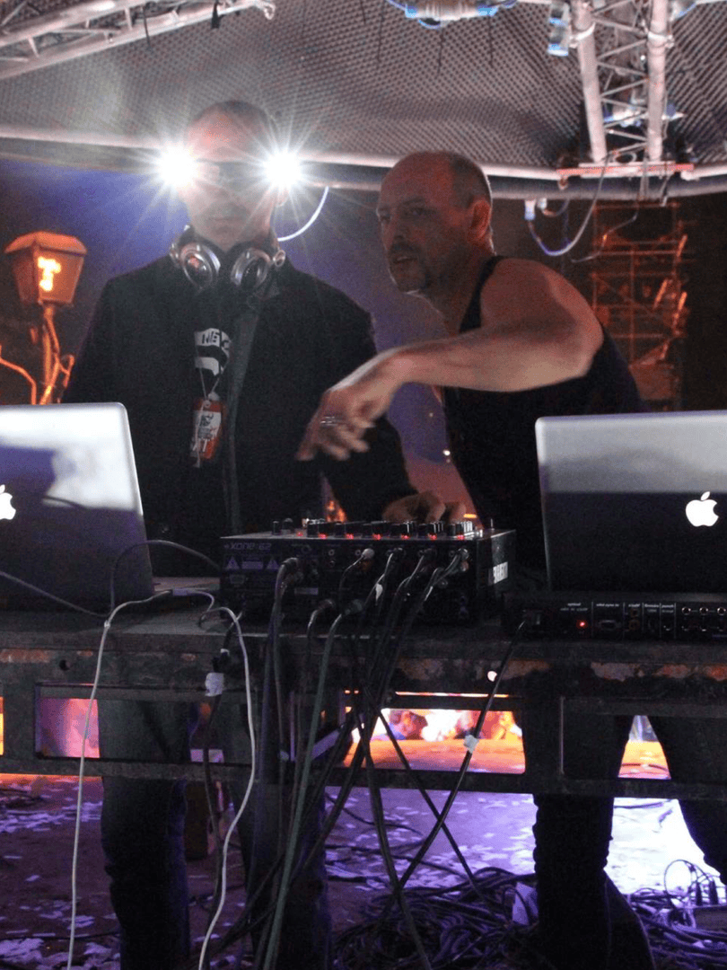 orbitalband's tweet image. Steel, fire and circuitry 🔥

We thought we would try playing Arcadia stage. 
By all accounts it went pretty well... 

Actually it was awesome!

@Glastonbury (2011)

#orbital #glastonbury #ontour #archive