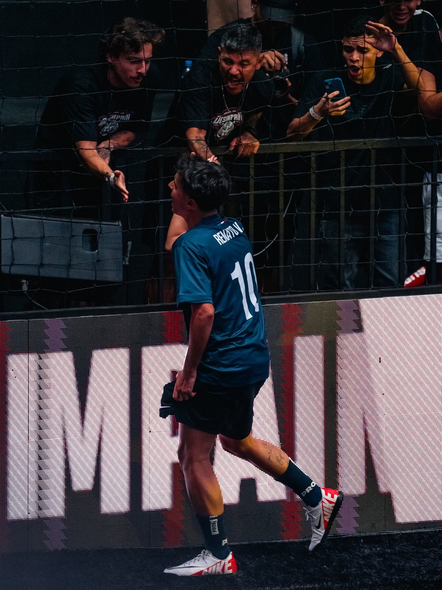 DesimpaiN tweet media