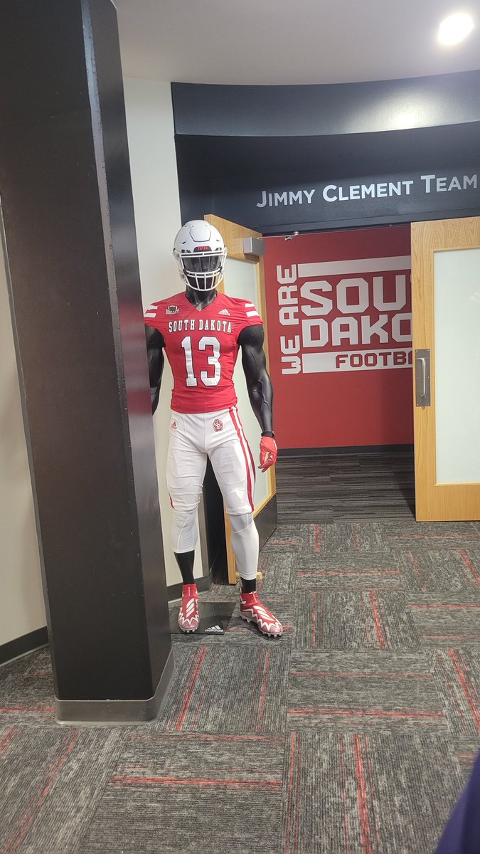 ColeBisson's tweet photo. Had a great time at South Dakota today thank you @coachcdantew for showing me around I learned a lot! 
@GAINSportsLLC https://t.co/K5EBqIT7TJ