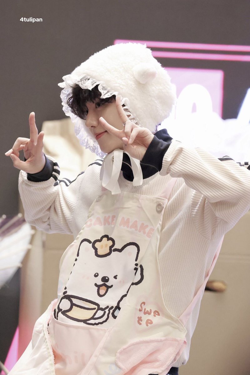 짜파게티 읏쇼읏쇼 만들다가 
냄비 다 태워먹고
대충 귀여움으로 무마하겠다는 
어떤 의지가 느껴짐