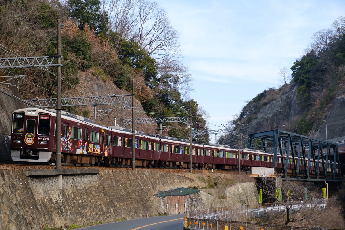 ちなみに、🔵中の人のラストカットは、のせでんの猪名川橋梁を渡りカーブを曲がる🟠宝塚線カービィ号でお見送り。
設定ミスってLEDを切ってしまったのが悔やまれます…

 #カービィ号阪急写真展