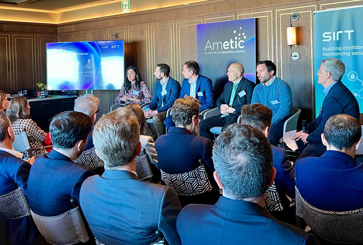 AMETIC_es's tweet photo. 🔐 Hoy hemos celebrado un nuevo encuentro tecnológico de AMETIC, centrado en un tema clave: la ciberseguridad en sectores estratégicos, en colaboración con SIRT y en el marco del proyecto @CyberHubs_EU.

🏛️ La jornada ha comenzado con la bienvenida institucional de @CelestinoGR (AMETIC), junto a David Garriga (SIRT) y Jesús Feliz (@INCIBE), poniendo sobre la mesa una idea clara: la ciberseguridad ya no es solo un reto técnico, sino un elemento estratégico para la resiliencia de nuestra economía, con impacto transversal en todos los sectores.

💬 A continuación, hemos contado con una mesa redonda moderada por @javierzubieta (AMETIC), en la que han participado David Garriga (SIRT), Jesús García del Valle (@bancosantander España), Karen Velandia (@Aon_Espana), Daniel Castaño (@renaultgroup) y Jesús Feliz (INCIBE).

🧠 Un debate muy enriquecedor en el que, además de analizar los principales retos —como el aumento de la sofisticación de las amenazas o la protección de infraestructuras críticas—, se han compartido ejemplos concretos de iniciativas y proyectos en marcha, aportando una visión práctica y aplicada desde distintos sectores.

#Ciberseguridad #SectoresEstratégicos #AMETIC #CyberHubs