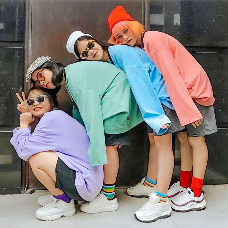 gendokayu2001's tweet photo. Sweater outfit in every colors
❤💗💙💚💛🧡💜🖤
Which one is your favorite?  

~an imteractive thread~

#interactivethread
#sweater
#ColorLover #outfit #OotdStyle https://t.co/HzK3H2mf2y