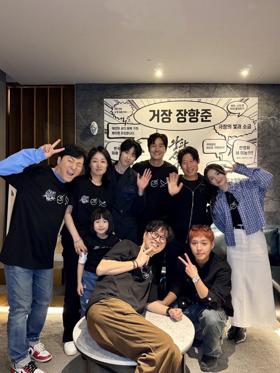 showboxmovie's tweet photo. 1370만 백성 여러분들 덕분에 완성된 
외롭지 않은 그때의 이야기🫂

왕사남즈와 마을 사람들의 따뜻한 모습을 
여러분들 마음 속에 영원히 저장ㄴㄱ🍎🤍

<왕과 사는 남자> 절찬상영중👑
🔗예매는 프로필 링크��서 확인 https://t.co/0ppHTWgg2D