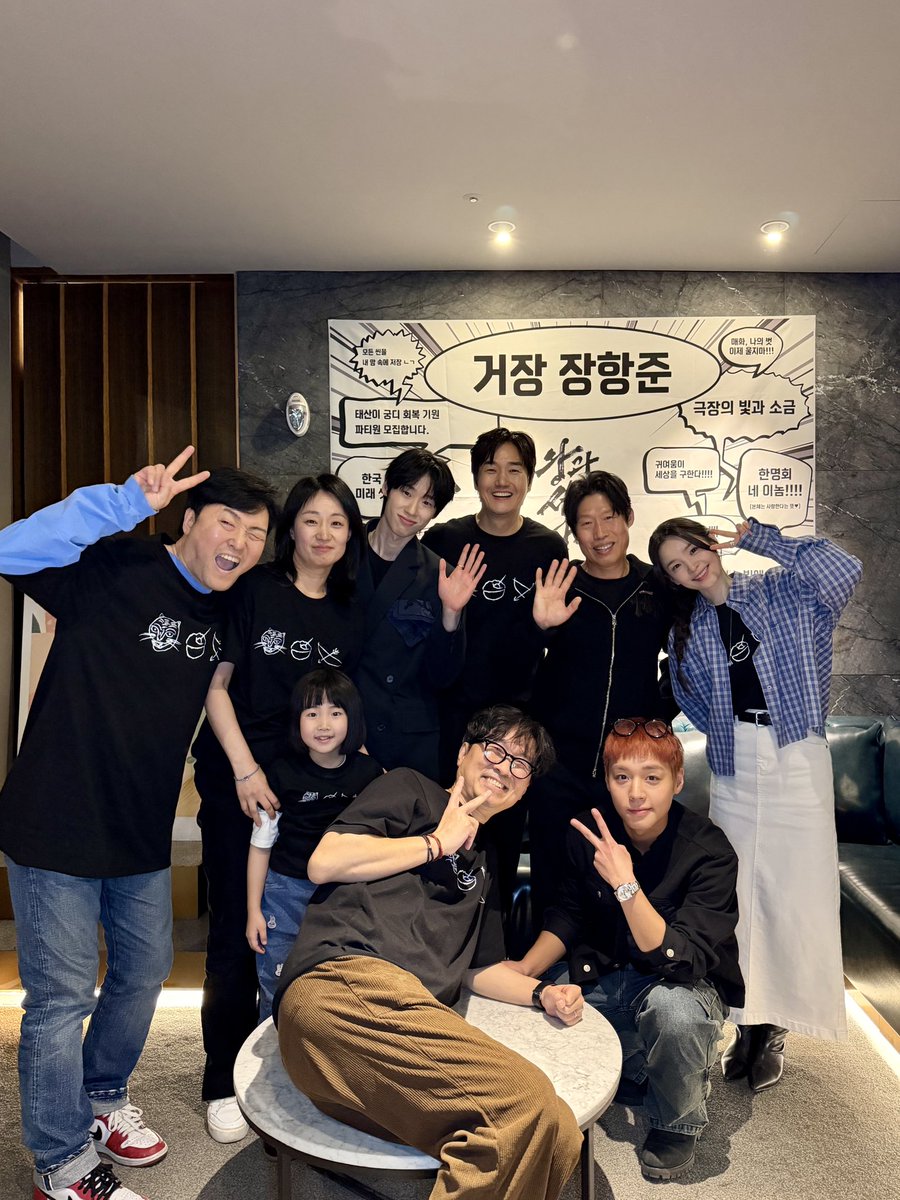 showboxmovie's tweet photo. 1370만 백성 여러분들 덕분에 완성된 
외롭지 않은 그때의 이야기🫂

왕사남즈와 마을 사람들의 따뜻한 모습을 
여러분들 마음 속에 영원히 저장ㄴㄱ🍎🤍

<왕과 사는 남자> 절찬상영중👑
🔗예매는 프로필 링크��서 확인 https://t.co/0ppHTWgg2D