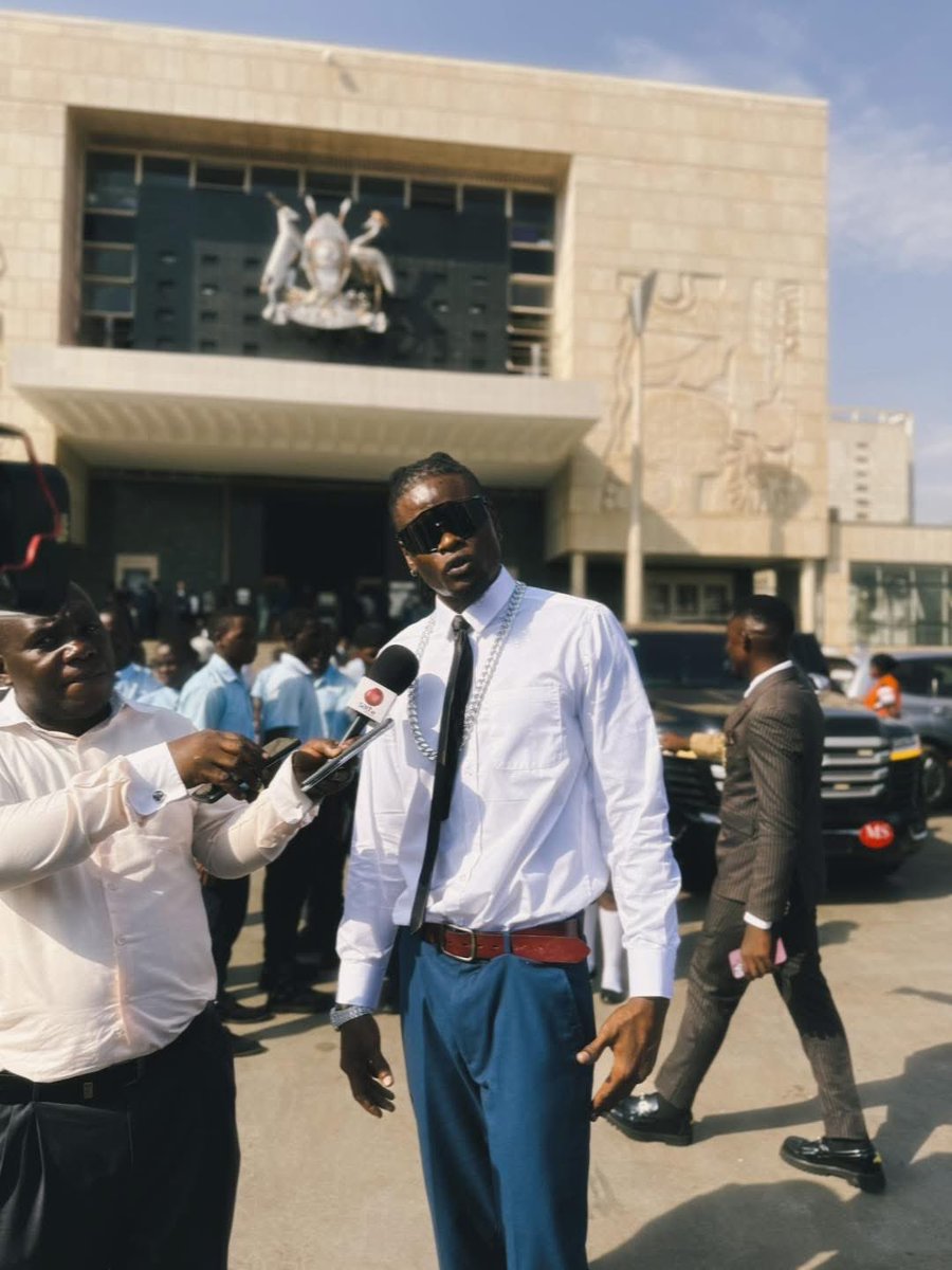 Uncle P, <a href="/pallasomusic/">Pallaso</a> obadde GUMITE nyo  , okubye ekikalu olinga abe'Pakwach 😂😂