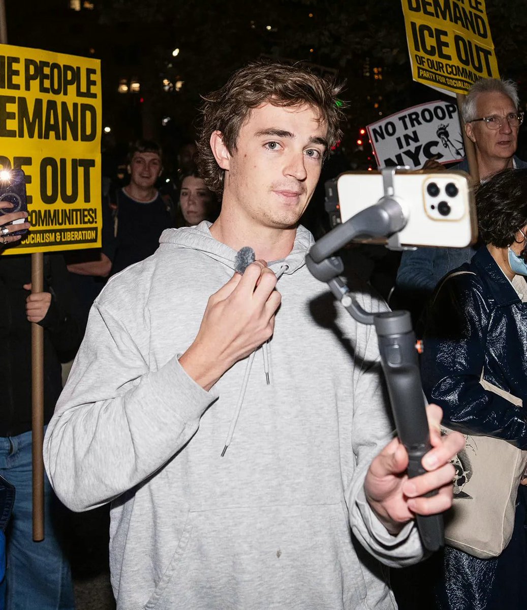 Stand Up For Trump tweet media