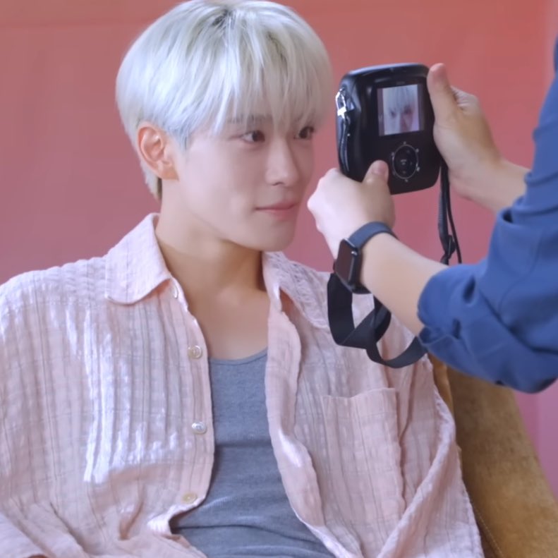 𝜗𝜚 tweet media