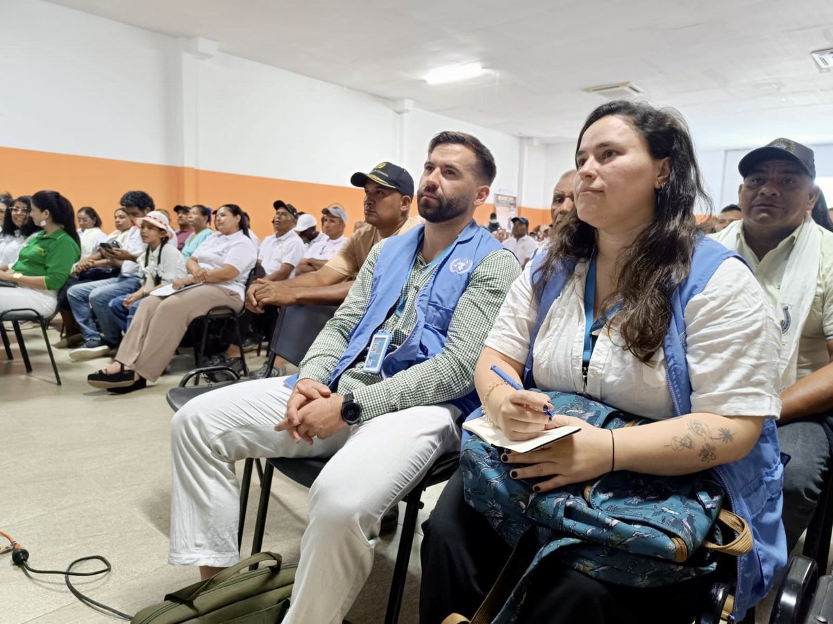 MisionONUCol's tweet photo. En Carepa, Antioquia, acompañamos el cierre del proyecto #PDET "Fortalecimiento de la cadena de cacao" que benefició a 100 familias y 3 asociaciones cacaoteras del municipio, con fondos de @RenovacionCo a través de @fcolombiaenpaz y recursos propios de la asociación Caocares.🧵 https://t.co/V81CarYGPB