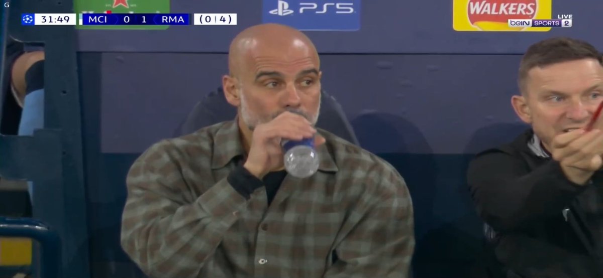 #مانشسترسيتي_ريال_مدريد 
مهما كنت عظيم فانت لن تستطيع التفوق على الحكم
أرى في العين دمعه
وارى في الحلق غصه
فلا محاوله صمود تنفع
ولا ماء