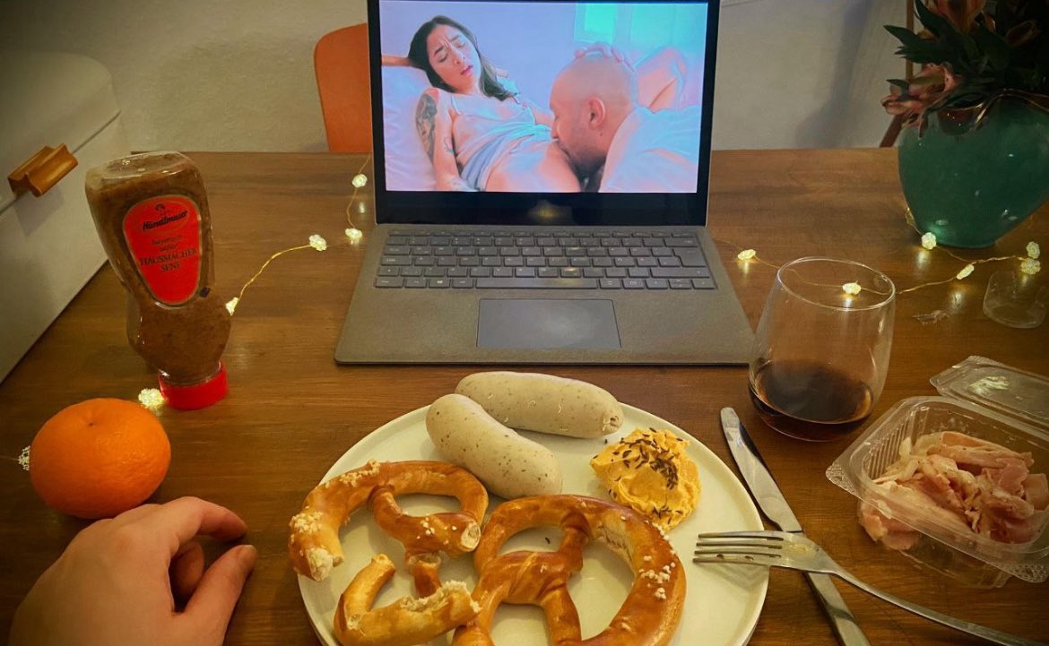 herr knax tweet media