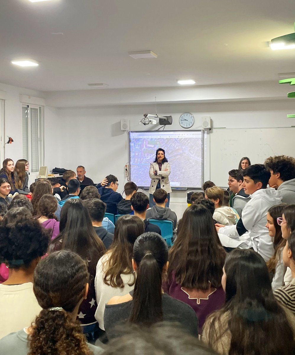 colealmanzor's tweet photo. 💜 8M: La igualdad empieza en casa

Reflexionamos sobre las tareas del hogar y aprendimos que compartir responsabilidades ayuda a construir un mundo más justo.

Admeás, recibimos a Ángela Hurtado De Molina (IAM Córdoba) en el cole, ¡gracias por enseñarnos!

#colegioalmanzor https://t.co/Z5FvcwkmDK