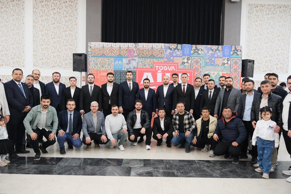 📍 Denizli

Dava fertlerin değil, ona inanmış Teşkilatın omuzlarında yükselir.

Denizli teşkilatımızla buluşarak, gençlerimizin enerjisi ve kararlılığıyla dolu bir günü daha geride bıraktık. Gençlik için çalışmaya ve yarınları birlikte inşa etmeye devam ediyoruz.