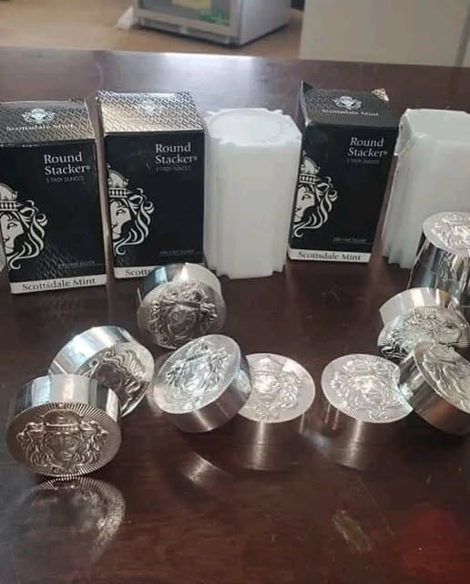 SovereignBain's tweet image. Remember silver will be worth thousand of pounds
#silver
#silverstackers
#SilverStandard🥈🏴󠁧󠁢󠁳󠁣󠁴󠁿✊💪